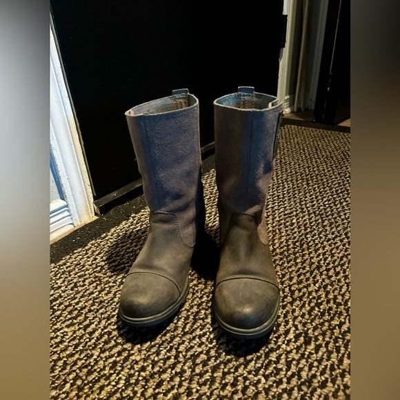 Sorel boots size 6.5 - Picture 2 of 9